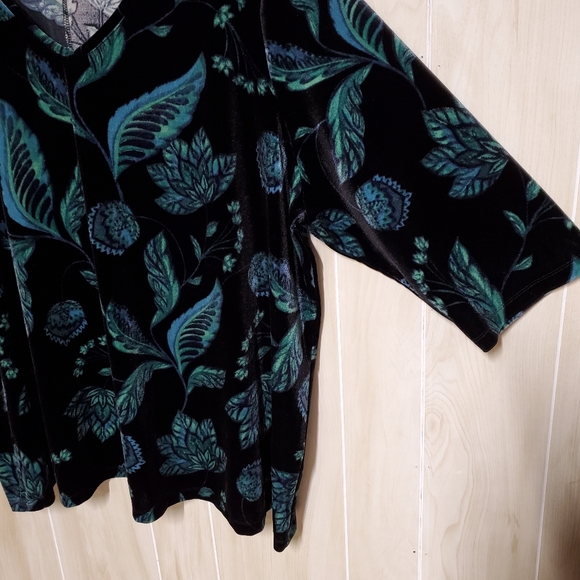 Leaf Print Velvet Blouse - Picture 4 of 7